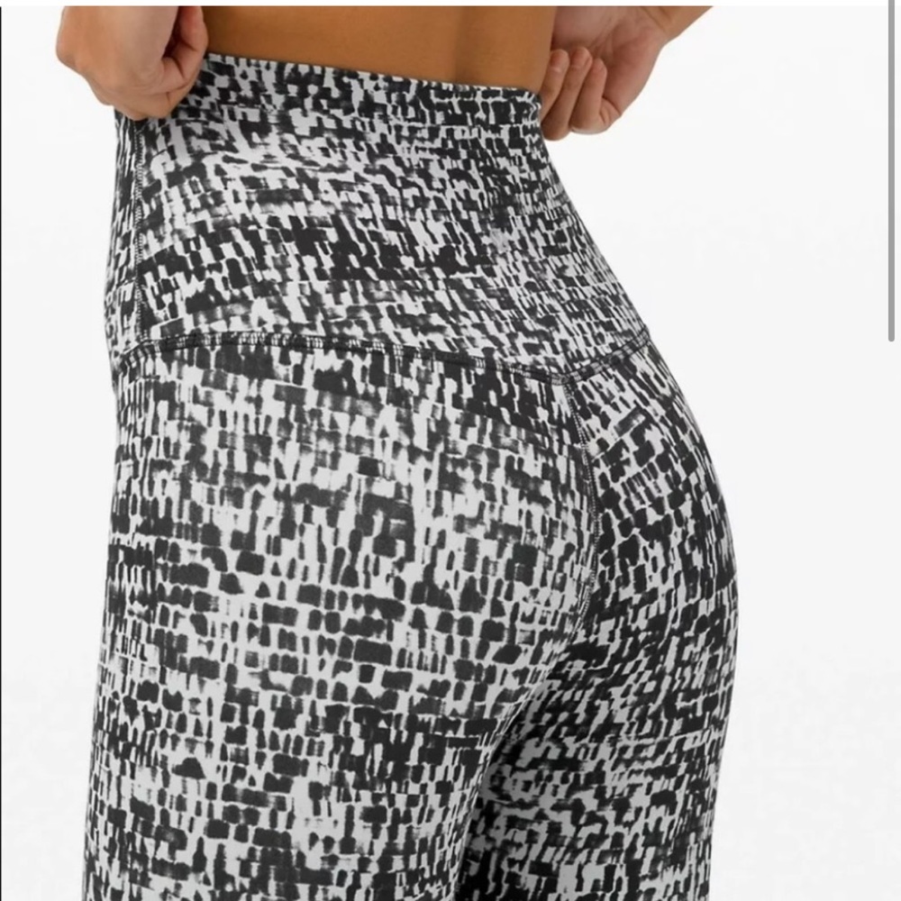 Lululemon align pant 25” black and white size 4 - Picture 3 of 9